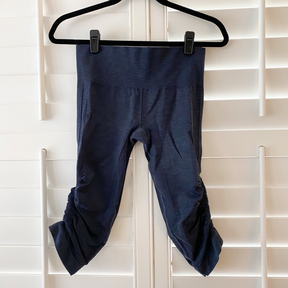 Lululemon In The Flow Crop in Navy sz4